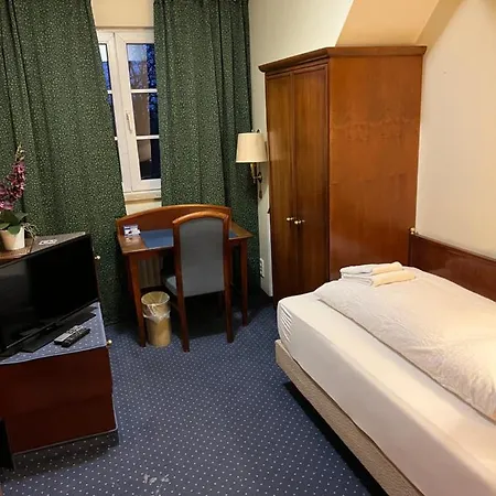 Hotel Hotel Am Schloss - Frankfurt An Der Oder 3*