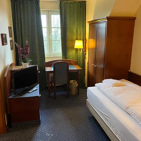 Hotel Am Schloss - Frankfurt An Der Oder 3*