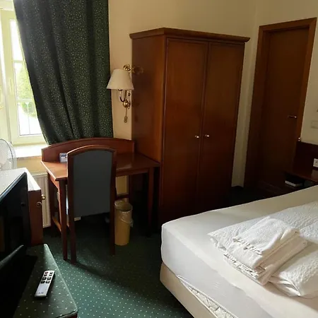 Hotel Am Schloss - Frankfurt An Der Oder 3*