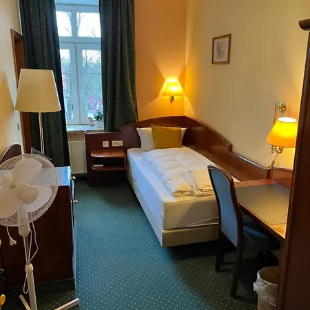 Hotel Am Schloss - Frankfurt An Der Oder 3*