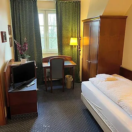 Hotel Am Schloss - Frankfurt An Der Oder 3*