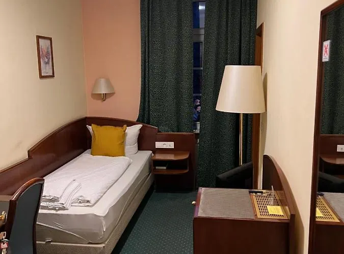 Am Schloss - 3* فرانكفورت أودر