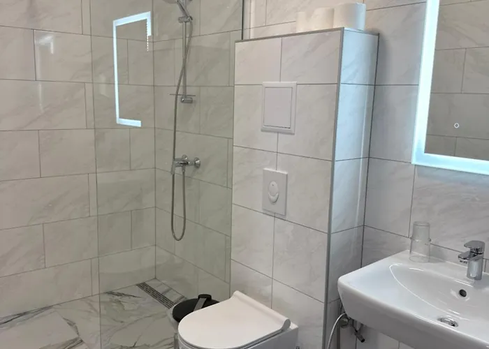 Am Schloss - فندق فرانكفورت أودر